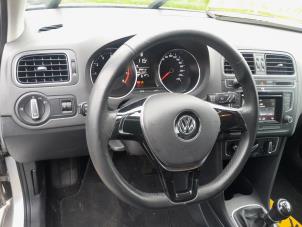 Usados Volante Volkswagen Polo V (6R) 1.2 TSI 16V BlueMotion Technology Precio € 149,99 Norma de margen ofrecido por A-Team Automotive Rotterdam