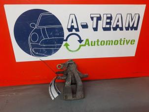 Usagé Etrier de frein (pince) arrière gauche Fiat Stilo MW (192C) 1.6 16V Prix € 29,99 Règlement à la marge proposé par A-Team Automotive Rotterdam