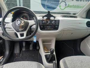 Usagé Radio/Lecteur CD Volkswagen Up! (121) 1.0 12V 60 Prix € 449,99 Règlement à la marge proposé par A-Team Automotive Rotterdam