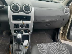 Usados Interruptor de ventanilla eléctrica Dacia Logan MCV (KS) 1.6 16V Precio de solicitud ofrecido por A-Team Automotive Rotterdam