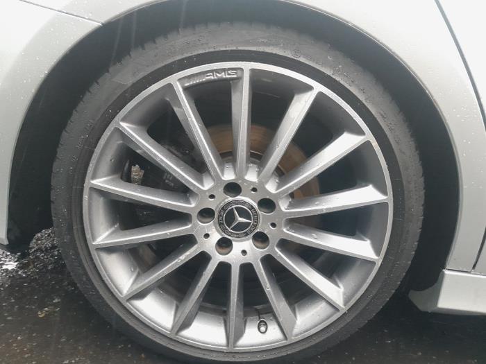 Wheel + tyre from a Mercedes-Benz A Limousine (177.1) 2.0 A-250 Turbo 16V 4Matic 2019