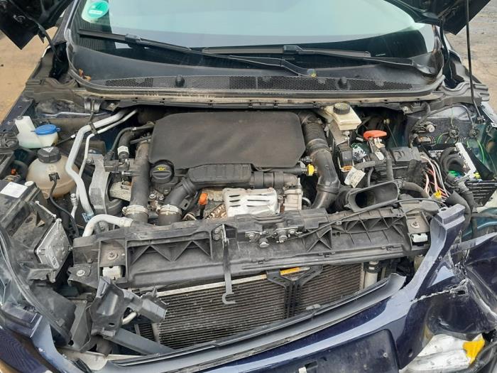 Motor van een Peugeot 308 SW (L4/L9/LC/LJ/LR) 1.2 12V e-THP PureTech 130 2017