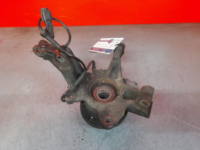 Knuckle, front right from a Renault Clio IV Estate/Grandtour (7R) 1.5 Energy dCi 90 FAP 2015