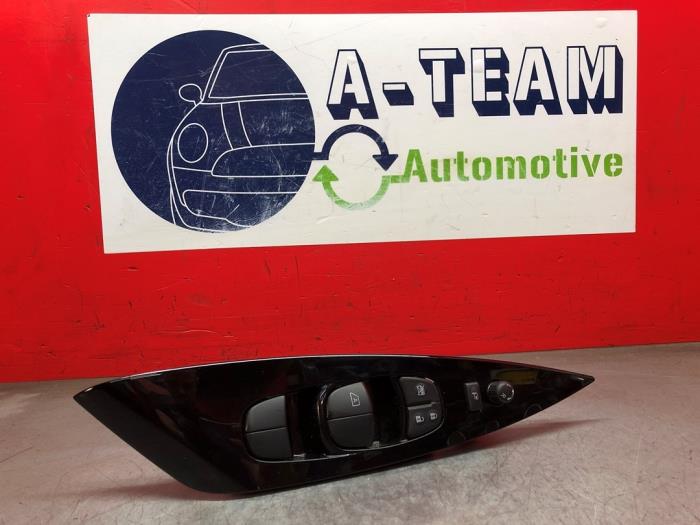 Usados Interruptor de ventanilla eléctrica Nissan Leaf (ZE1) e+ 59/62kWh Precio € 60,00 Norma de margen ofrecido por A-Team Automotive