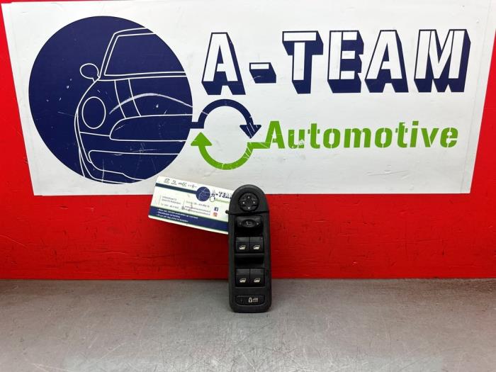 Usados Interruptor de ventanilla eléctrica Peugeot 308 (4A/C) 1.6 VTI 16V Precio € 39,99 Norma de margen ofrecido por A-Team Automotive