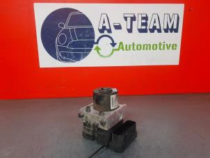 Usagé Pompe ABS Renault Twingo II (CN) 1.2 16V Prix € 29,99 Règlement à la marge proposé par A-Team Automotive Rotterdam