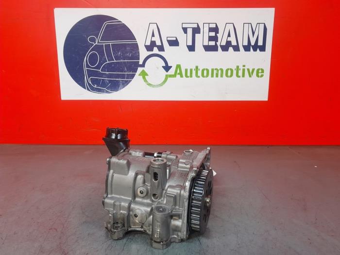 Oil pump from a Volkswagen Caddy IV 2.0 TDI 75 2016