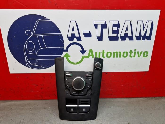 Używane Przycisk I-Drive Audi A3 Sportback (8VA/8VF) 2.0 TDI 16V Cena € 70,00 Procedura marży oferowane przez A-Team Automotive