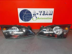 Used Set of headlight bulbs, left + right Ford Mondeo III 1.8 16V Price on request offered by A-Team Automotive