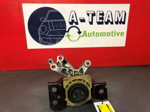 Usagé Support moteur Renault Captur (2R) 1.2 TCE 16V EDC Prix € 24,99 Règlement à la marge proposé par A-Team Automotive Rotterdam