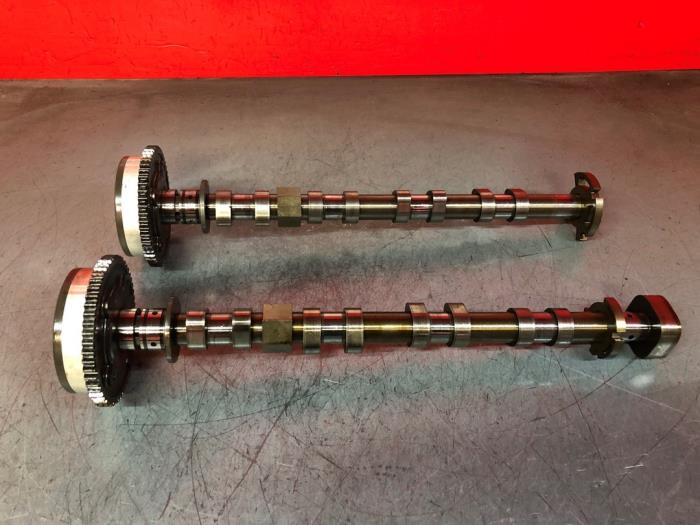 Arbre à cames d'un Opel Astra K Sports Tourer 1.4 Turbo 16V 2016