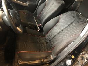 Używane Fotel lewy Mazda 2 (DE) 1.3 16V MZR Cena na żądanie oferowane przez A-Team Automotive Rotterdam