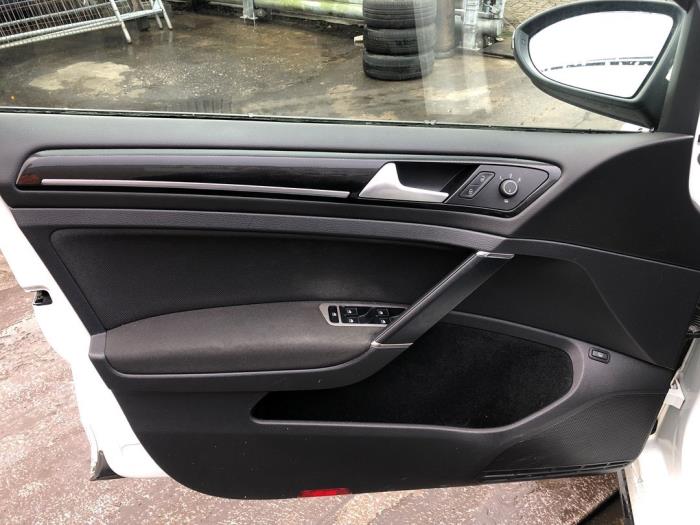 Tapizado de puerta de 4 puertas izquierda detrás de un Volkswagen Golf VII (AUA) 1.4 GTE 16V 2015