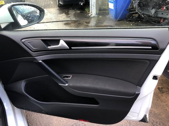 Tapizado de puerta de 4 puertas izquierda detrás de un Volkswagen Golf VII (AUA) 1.4 GTE 16V 2015