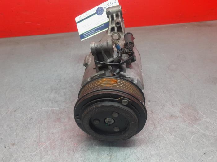 Air conditioning pump from a MINI Mini Cooper S (R53) 1.6 16V 2003