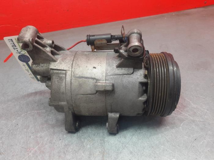 Air conditioning pump from a MINI Mini Cooper S (R53) 1.6 16V 2003