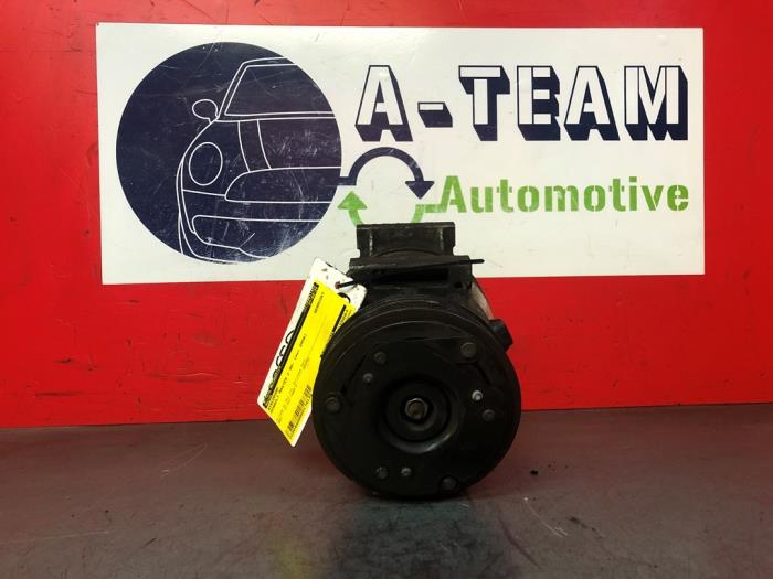 Air conditioning pump from a Renault Master III (FD/HD) 2.5 dCi 120 FAP 2008