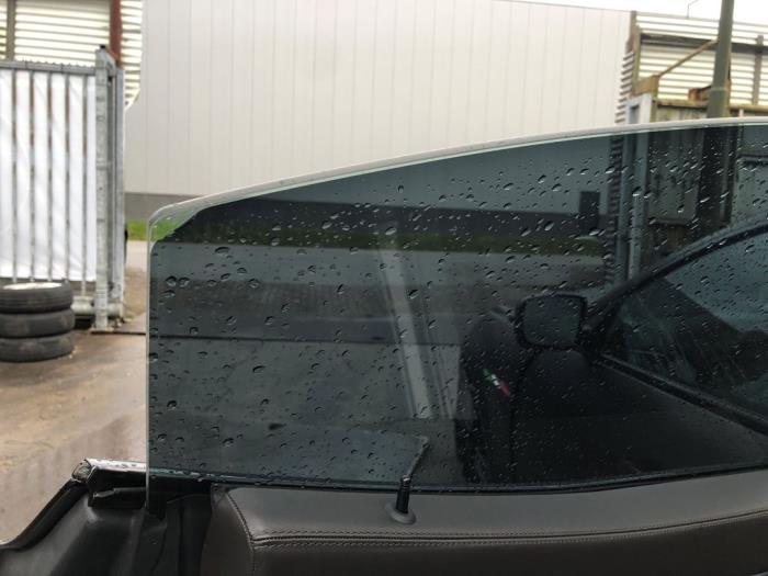 Vitre portière 4portes arrière gauche d'un Maserati Ghibli III 3.0 S Q4 Biturbo V6 24V 2015
