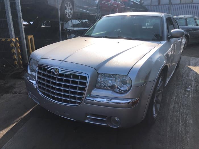 Używane Reflektor lewy Chrysler 300 C 3.0 CRD V6 24V Cena € 349,99 Procedura marży oferowane przez A-Team Automotive