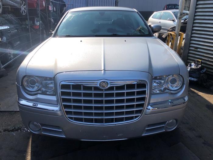 Używane Maska Chrysler 300 C 3.0 CRD V6 24V Cena € 249,99 Procedura marży oferowane przez A-Team Automotive