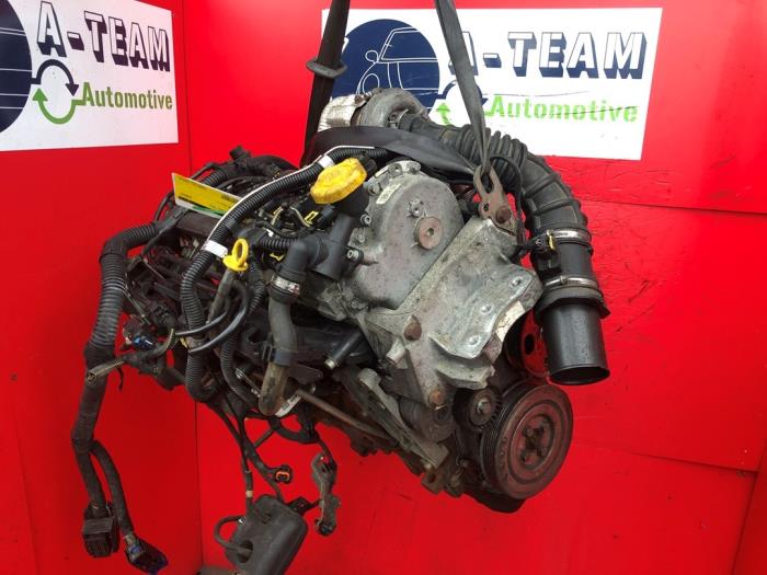 Motor de un Opel Corsa D 1.3 CDTi 16V ecoFLEX 2014