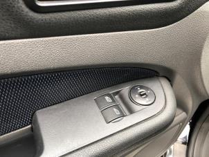 Usados Interruptor de retrovisor Ford Focus 2 2.0 16V Precio de solicitud ofrecido por A-Team Automotive Rotterdam