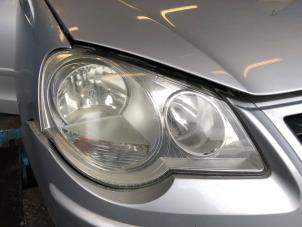 Used Headlight, right Volkswagen Polo IV (9N1/2/3) 1.2 12V Price € 29,99 Margin scheme offered by A-Team Automotive Rotterdam