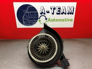 Usados Motor de ventilador de calefactor Volkswagen Polo IV (9N1/2/3) 1.2 12V Precio € 29,99 Norma de margen ofrecido por A-Team Automotive Rotterdam