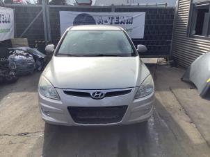 Used Front wing, right Hyundai i30 (FD) 1.6 CVVT 16V Price on request offered by A-Team Automotive Rotterdam