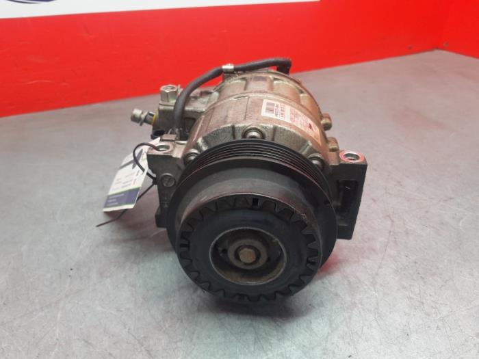 Air conditioning pump from a Mercedes-Benz Sprinter 3t (906.61) 210 CDI 16V 2013