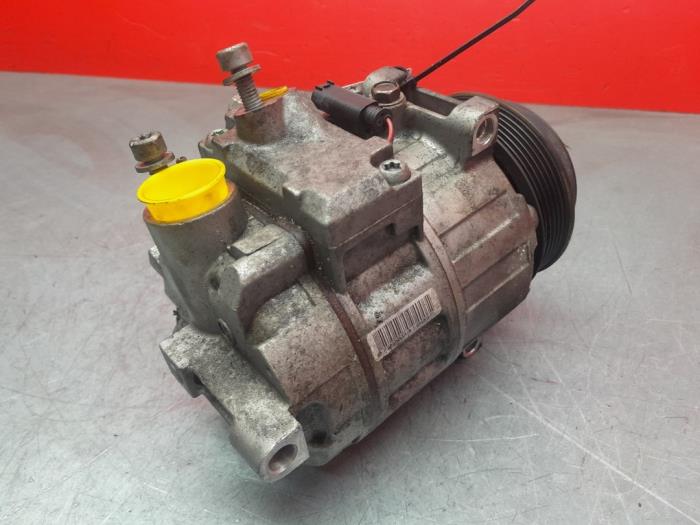 Air conditioning pump from a Mercedes-Benz Sprinter 3t (906.61) 210 CDI 16V 2013