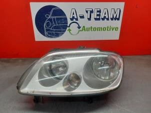 Used Headlight, left Volkswagen Caddy III (2KA,2KH,2CA,2CH) 2.0 SDI Price € 49,99 Margin scheme offered by A-Team Automotive