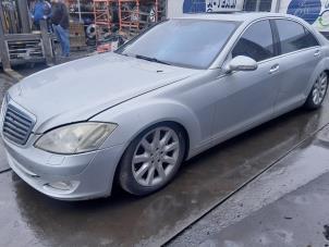 Used Window mechanism 4-door, front left Mercedes S (W221) 5.5 S-550 32V Price on request offered by A-Team Automotive Rotterdam