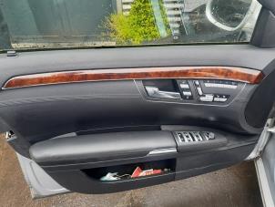 Usados Tapizado de puerta de 4 puertas izquierda delante Mercedes S (W221) 5.5 S-550 32V Precio de solicitud ofrecido por A-Team Automotive Rotterdam