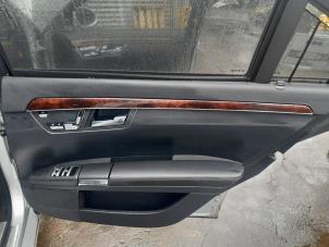 Usados Tapizado de puerta de 4 puertas derecha detrás Mercedes S (W221) 5.5 S-550 32V Precio de solicitud ofrecido por A-Team Automotive Rotterdam