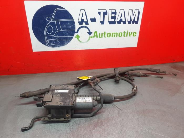 Parking brake motor from a Opel Zafira Tourer (P12) 1.6 CDTI 16V ecoFLEX 136 2015
