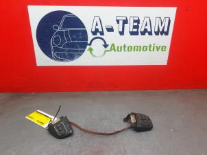 Used Steering wheel mounted radio control Seat Leon (1P1) 1.4 TSI 16V Price € 49,99 Margin scheme offered by A-Team Automotive Rotterdam