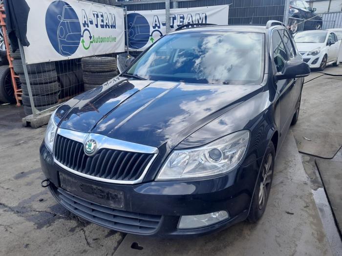 Front end, complete from a Skoda Octavia Combi (1Z5) 1.6 TDI Greenline 2010