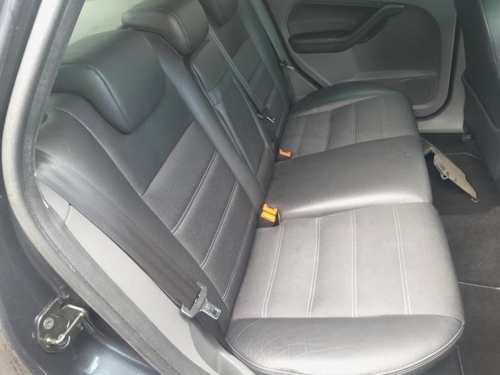 Seat, left from a Ford Focus 2 2.0 16V 2009