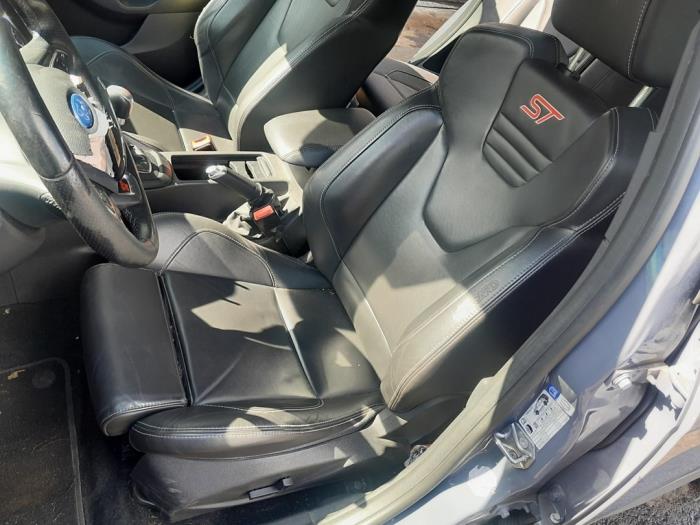 Seat, left from a Ford Focus 3 Wagon 2.0 ST EcoBoost 16V 2016