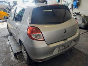 Used Rear-wheel drive axle Renault Clio III (BR/CR) 1.5 dCi FAP Price on request offered by A-Team Automotive Rotterdam