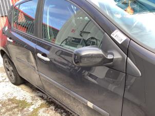 Used Wing mirror, right Renault Clio III (BR/CR) 1.2 16V 75 Price on request offered by A-team Automotive Hellevoetsluis