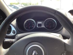 Used Instrument panel Renault Clio III (BR/CR) 1.2 16V 75 Price on request offered by A-team Automotive Hellevoetsluis