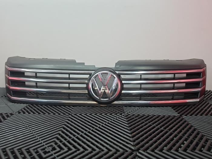 Begagnade Grill Volkswagen Passat Variant (365) 1.4 TSI 16V Pris € 99,99 Marginaltabell erbjuds av A-Team Automotive