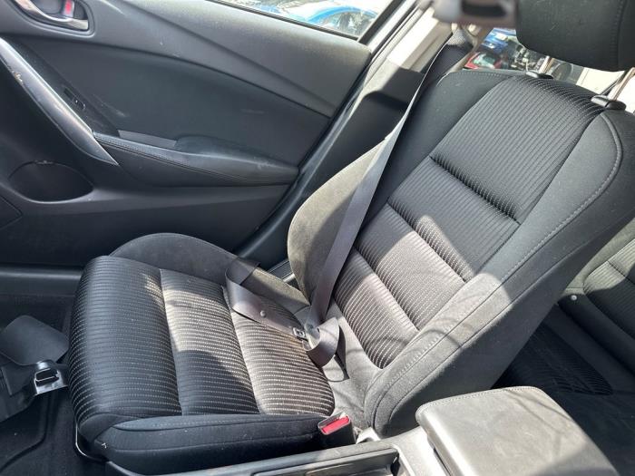 Seat, left from a Mazda 6 SportBreak (GJ/GH/GL) 2.2 SkyActiv-D 165 16V 2016