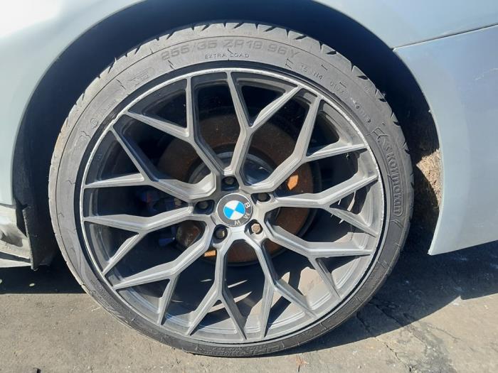 Wheel + tyre from a BMW 4 serie (F32) 435i 3.0 24V 2013