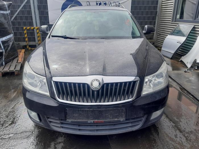 Używane Panel przedni Skoda Octavia Combi (1Z5) 1.2 TSI Cena € 69,99 Procedura marży oferowane przez A-Team Automotive