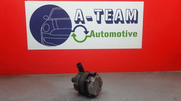 Begagnade Extra vattenpump Audi A3 Sportback (8VA/8VF) 2.0 TDI 16V Pris € 30,00 Marginaltabell erbjuds av A-Team Automotive