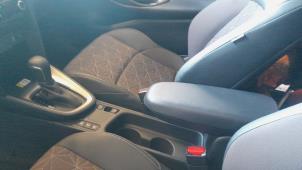 Gebrauchte Mittelkonsole Toyota Yaris Cross (PB1/PJ1) 1.5 12V Hybrid 115 Preis auf Anfrage angeboten von A-Team Automotive