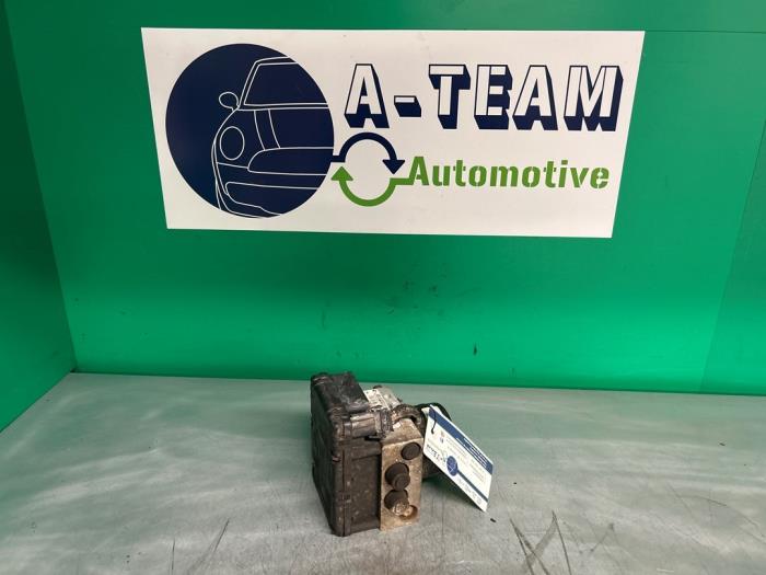 Usagé Pompe ABS Dodge Ram Van 2.4 16V Prix € 99,99 Règlement à la marge proposé par A-team Automotive